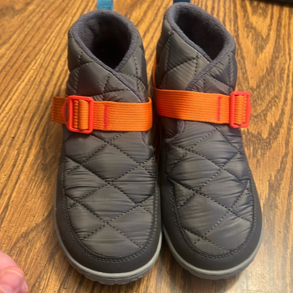 Chaco ramble puff, grey and orange, excellent condition worn once, kids size 6